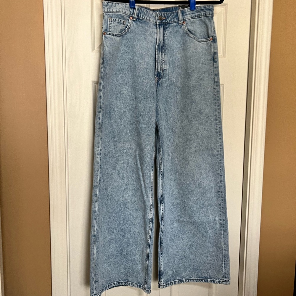 H&M Wide leg high waisted jean. New, unworn.